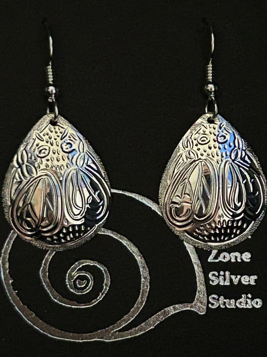 Large Honey Bee Sterling Silver drops for the honey bee enthusiastic gardeners!
Feel the Honey bees buzz around you with these handcrafted earrings by Laura Dutheil!