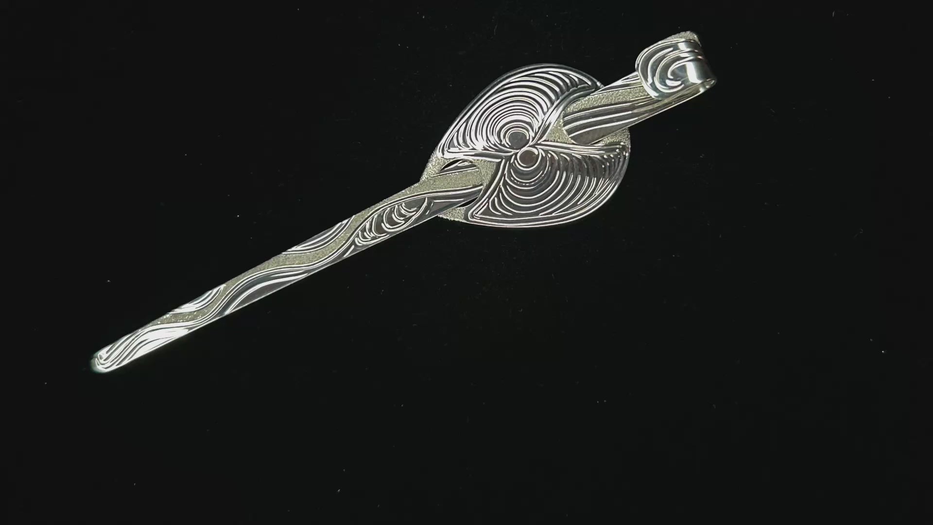 A mini video to have a closer view of the handcrafted sterling silver Butter Clam hair  jewellery designed and engraved by island artisan jeweller Laura Dutheil . 